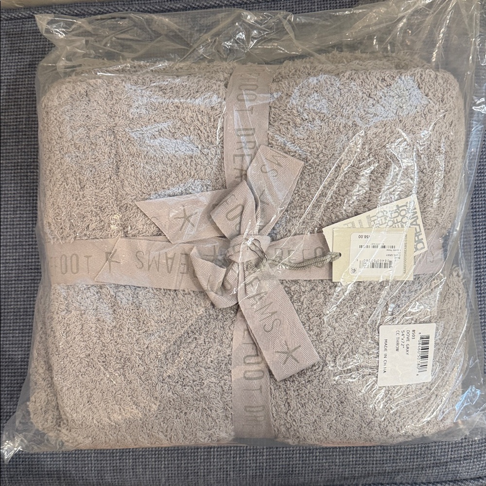NEW Barefoot Dreams CozyChic® Throw in dove grey